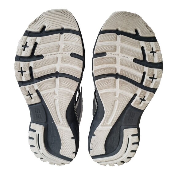 Athletic_Shoes
